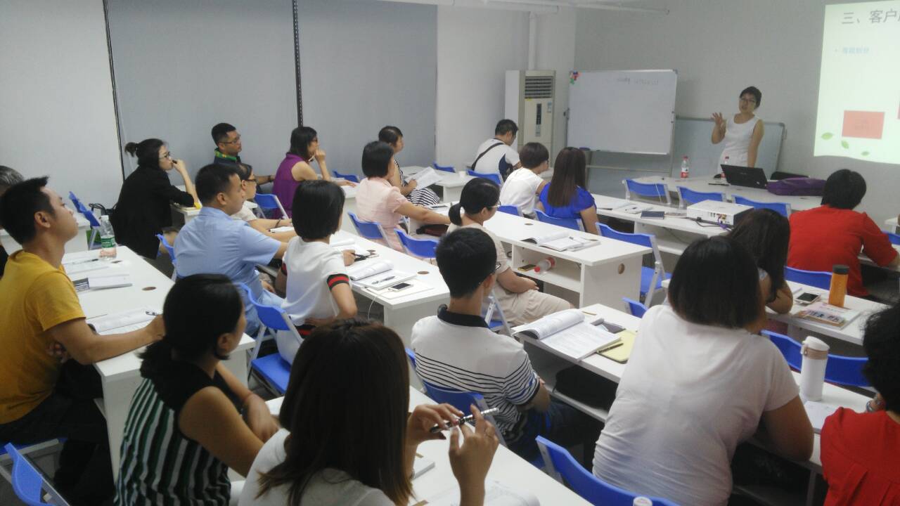 廣東中鵬職業培訓學校 師生風采相冊，記錄成長與希望